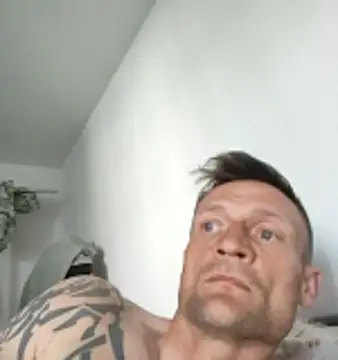 Snapshot of GermanBigDream chatting on 04/25/26, 04:26 GermanBigDream online show from 04/25/26, 04:26