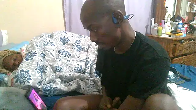 Snapshot of RinsingWood84 chatting on 04/29/26, 09:35 RinsingWood84 online show from 04/29/26, 09:35