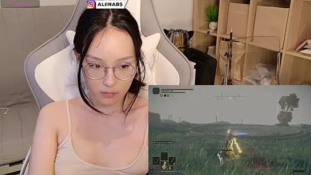 Snapshot of aliiiiiina chatting on 12/31/24, 03:01 aliiiiiina online show from 12/31/24, 03:01