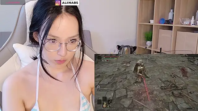 Snapshot of aliiiiiina chatting on 12/31/24, 06:05 aliiiiiina online show from 12/31/24, 06:05