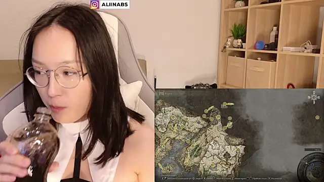 Snapshot of aliiiiiina chatting on 01/05/25, 04:04 aliiiiiina online show from 01/05/25, 04:04