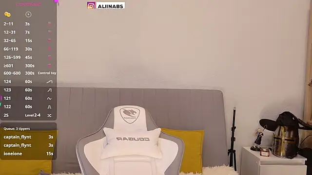 Snapshot of aliiiiiina chatting on 01/25/25, 02:58 aliiiiiina online show from 01/25/25, 02:58