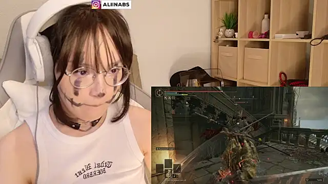 Snapshot of aliiiiiina chatting on 01/30/25, 04:02 aliiiiiina online show from 01/30/25, 04:02