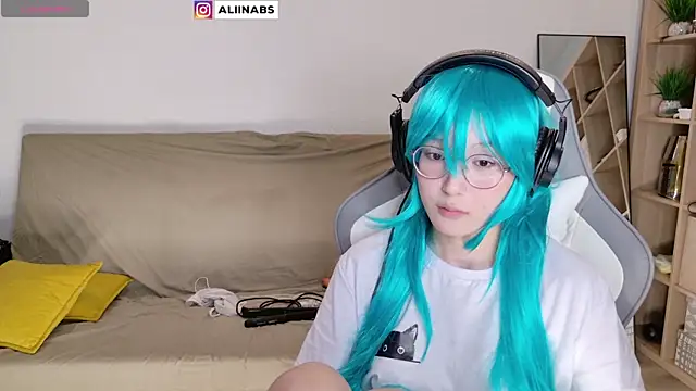 Snapshot of aliiiiiina chatting on 03/06/25, 01:46 aliiiiiina online show from 03/06/25, 01:46