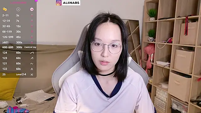Snapshot of aliiiiiina chatting on 03/16/25, 11:47 aliiiiiina online show from 03/16/25, 11:47