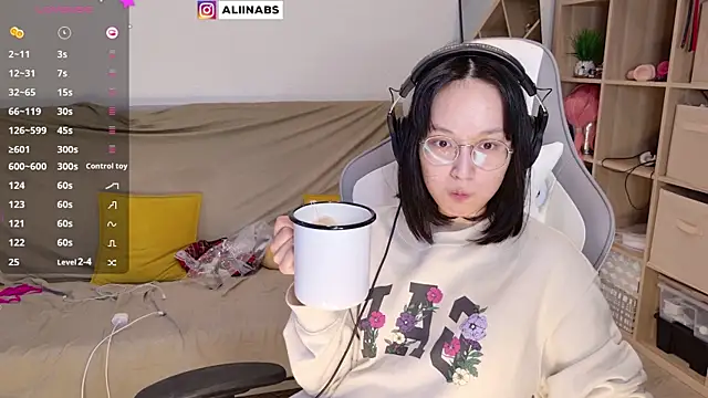 Snapshot of aliiiiiina chatting on 03/22/25, 12:39 aliiiiiina online show from 03/22/25, 12:39