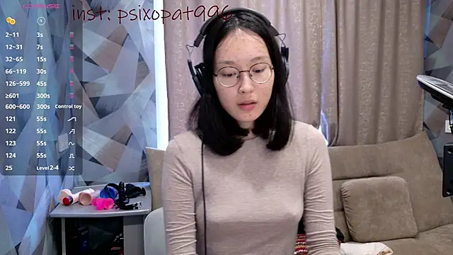 Snapshot of aliiiiiina chatting on 09/21/25, 09:55 aliiiiiina online show from 09/21/25, 09:55