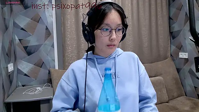 Snapshot of aliiiiiina chatting on 09/28/25, 08:36 aliiiiiina online show from 09/28/25, 08:36