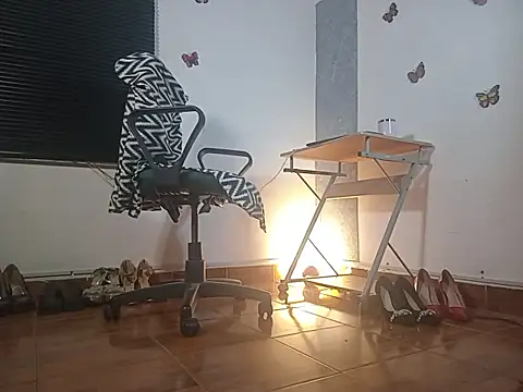 Snapshot of sharom_smith1 chatting on 04/19/26, 05:51 sharom smith1 online show from 04/19/26, 05:51