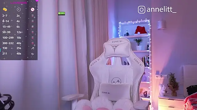 Snapshot of Annelitt chatting on 01/08/25, 09:01 Annelitt online show from 01/08/25, 09:01