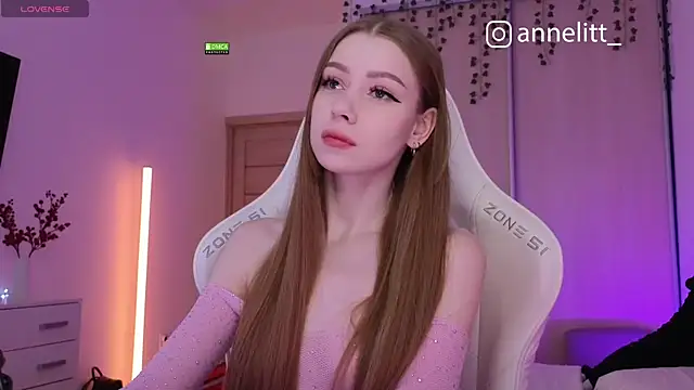 Snapshot of Annelitt chatting on 12/16/25, 08:14 Annelitt online show from 12/16/25, 08:14