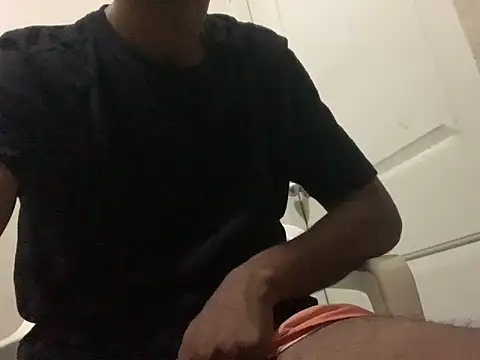 Snapshot of domigoodguy chatting on 02/21/25, 12:38 domigoodguy online show from 02/21/25, 12:38