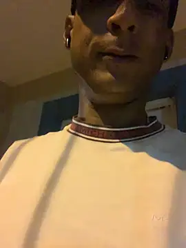 Snapshot of domigoodguy chatting on 02/24/25, 01:13 domigoodguy online show from 02/24/25, 01:13