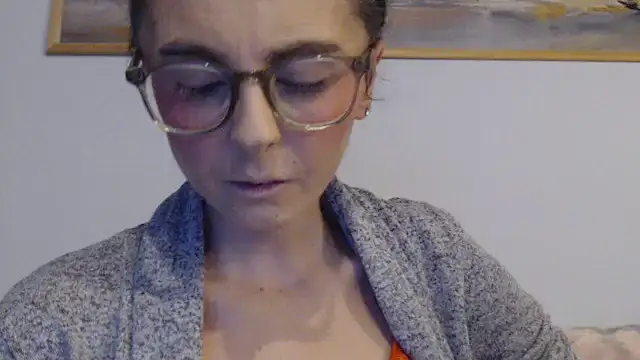 Snapshot of cleophee chatting on 12/19/25, 06:53 cleophee online show from 12/19/25, 06:53