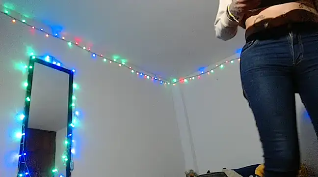 Snapshot of MARIANAWEED chatting on 03/21/25, 01:24 MARIANAWEED online show from 03/21/25, 01:24