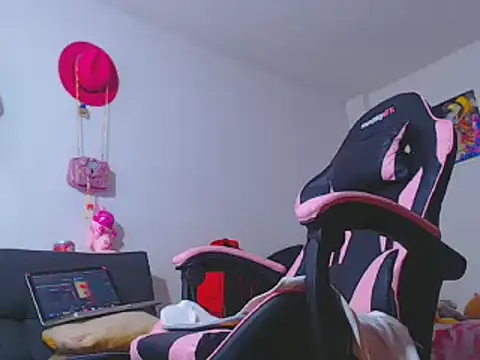 Snapshot of MARIANAWEED chatting on 01/31/26, 07:11 MARIANAWEED online show from 01/31/26, 07:11