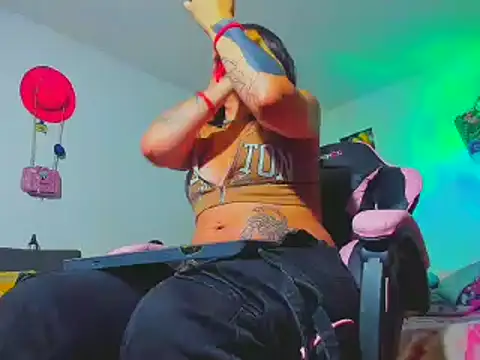 Snapshot of MARIANAWEED chatting on 03/18/26, 02:37 MARIANAWEED online show from 03/18/26, 02:37