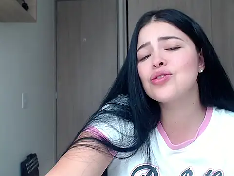 Snapshot of Aleska__Bell chatting on 09/08/25, 03:00 Aleska Bell online show from 09/08/25, 03:00