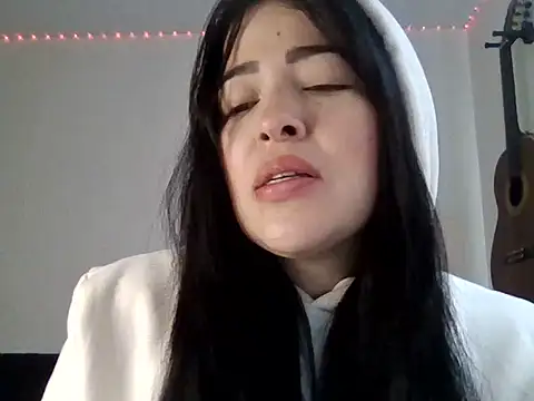 Snapshot of Aleska__Bell chatting on 07/09/26, 03:38 Aleska Bell online show from 07/09/26, 03:38