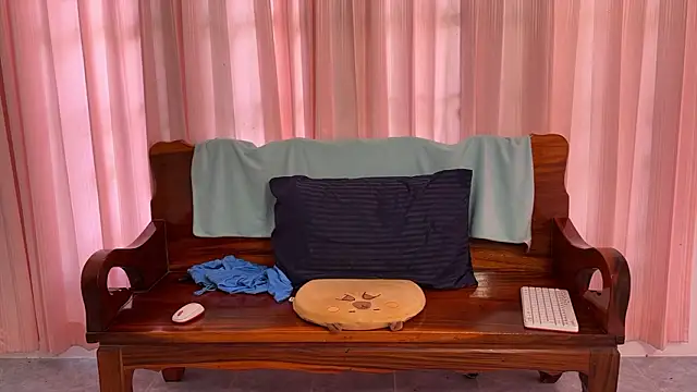 Snapshot of Raamoss chatting on 03/18/26, 06:16 Raamoss online show from 03/18/26, 06:16