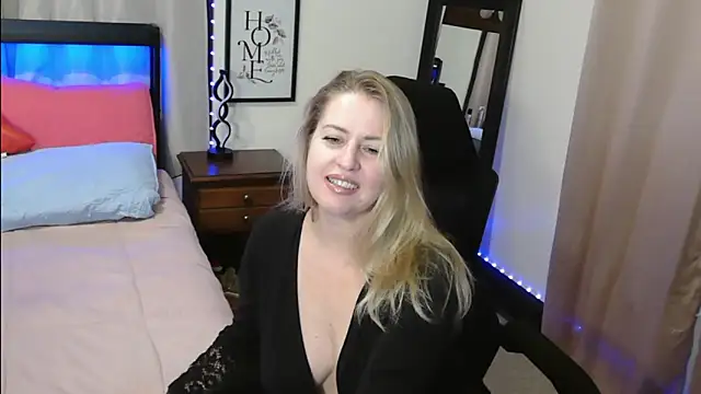 HollieBim online show from 12/16/24, 12:38