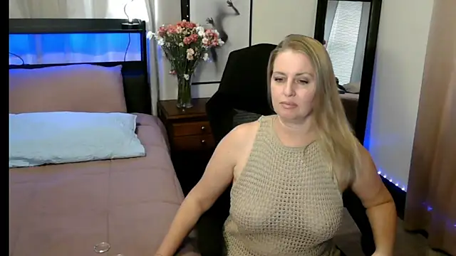 HollieBim online show from 09/11/25, 03:12