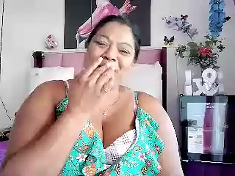 Snapshot of IndianDelia chatting on 03/09/25, 02:43 IndianDelia online show from 03/09/25, 02:43