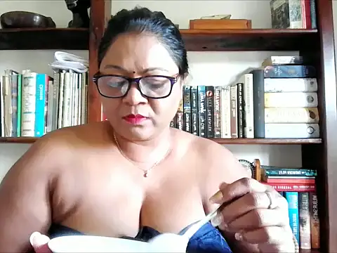 Snapshot of IndianDelia chatting on 09/10/25, 07:30 IndianDelia online show from 09/10/25, 07:30