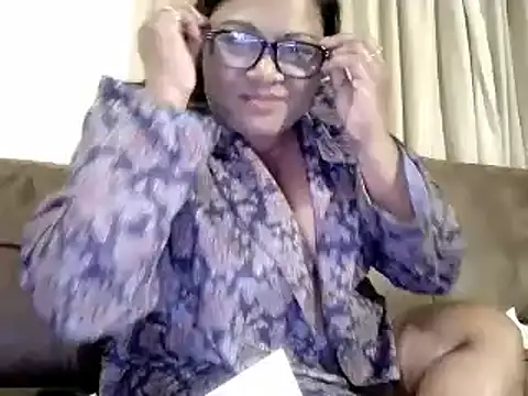 Snapshot of IndianDelia chatting on 09/25/25, 07:28 IndianDelia online show from 09/25/25, 07:28