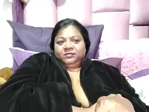 Snapshot of IndianDelia chatting on 10/20/25, 03:29 IndianDelia online show from 10/20/25, 03:29