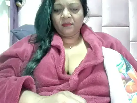 Snapshot of IndianDelia chatting on 10/22/25, 03:07 IndianDelia online show from 10/22/25, 03:07