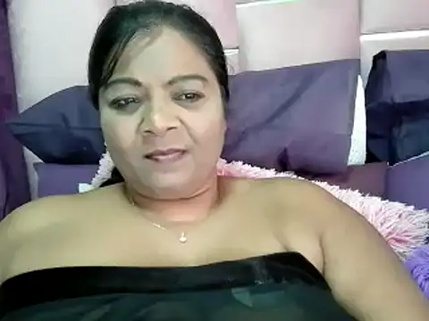 Snapshot of IndianDelia chatting on 11/04/25, 03:49 IndianDelia online show from 11/04/25, 03:49