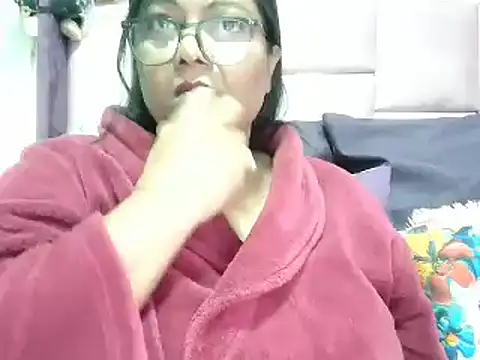 Snapshot of IndianDelia chatting on 11/17/25, 03:12 IndianDelia online show from 11/17/25, 03:12