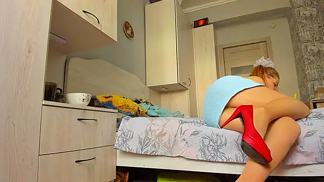 Snapshot of DUSSY_PUSSY chatting on 10/14/25, 04:02 DUSSY PUSSY online show from 10/14/25, 04:02