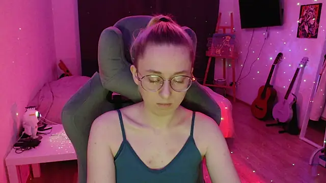 Snapshot of AnabelFrel chatting on 12/05/24, 12:52 AnabelFrel online show from 12/05/24, 12:52