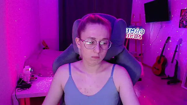 Snapshot of AnabelFrel chatting on 12/15/24, 12:40 AnabelFrel online show from 12/15/24, 12:40