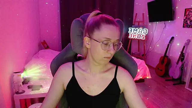 Snapshot of AnabelFrel chatting on 12/19/24, 12:45 AnabelFrel online show from 12/19/24, 12:45