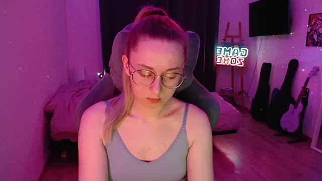 Snapshot of AnabelFrel chatting on 02/13/25, 12:57 AnabelFrel online show from 02/13/25, 12:57