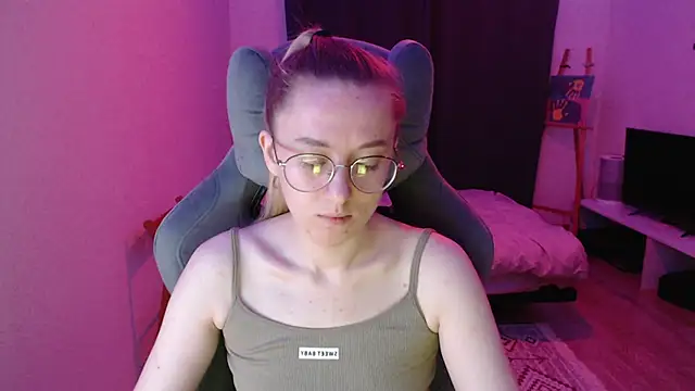 Snapshot of AnabelFrel chatting on 10/16/25, 12:11 AnabelFrel online show from 10/16/25, 12:11