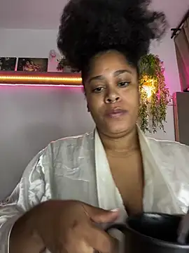 Snapshot of africa_xxx chatting on 03/18/25, 11:30 africa xxx online show from 03/18/25, 11:30