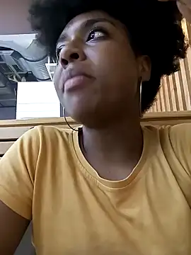 Snapshot of thaimy_ chatting on 01/22/25, 10:05 thaimy  online show from 01/22/25, 10:05