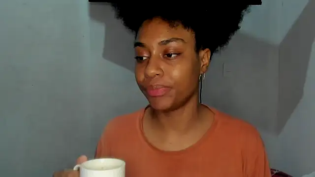 Snapshot of thaimy_ chatting on 09/18/25, 11:18 thaimy  online show from 09/18/25, 11:18