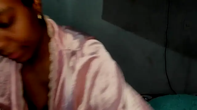 Snapshot of thaimy_ chatting on 09/19/25, 11:27 thaimy  online show from 09/19/25, 11:27