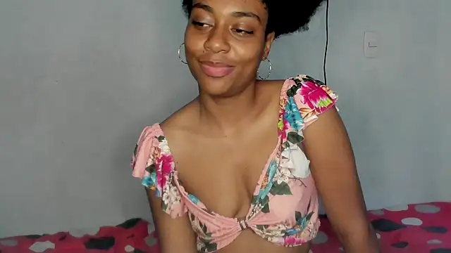 Snapshot of thaimy_ chatting on 09/21/25, 03:57 thaimy  online show from 09/21/25, 03:57