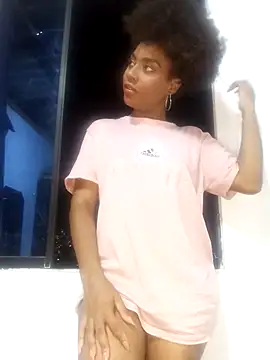 Snapshot of thaimy_ chatting on 10/14/25, 11:49 thaimy  online show from 10/14/25, 11:49