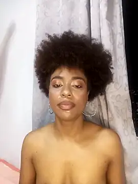 Snapshot of thaimy_ chatting on 10/16/25, 11:39 thaimy  online show from 10/16/25, 11:39