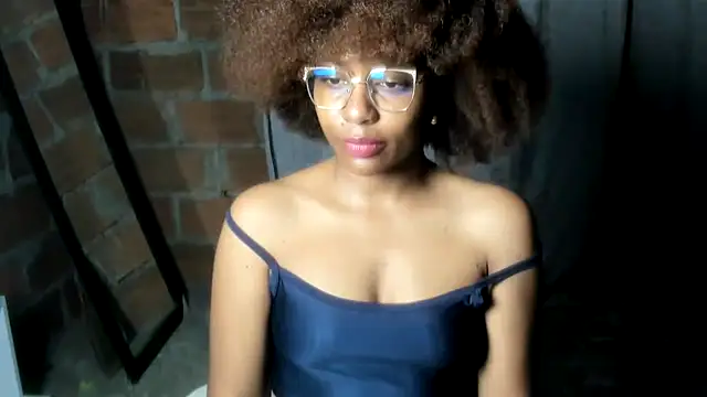 Snapshot of thaimy_ chatting on 06/30/26, 02:45 thaimy online show from 06/30/26, 02:45