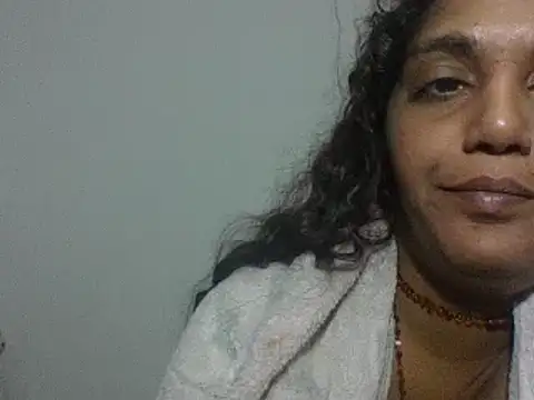 Snapshot of IndianvixxenX chatting on 10/22/25, 11:04 IndianvixxenX online show from 10/22/25, 11:04