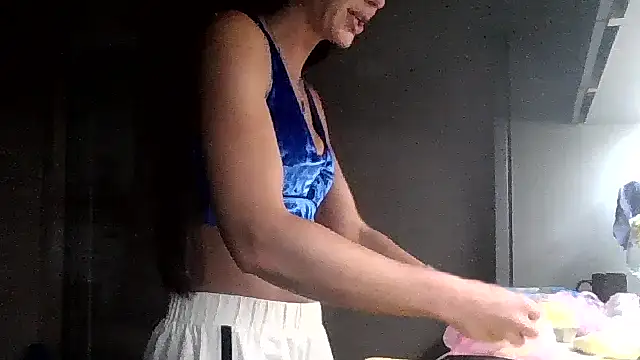 Snapshot of JulianaGold1 chatting on 09/14/25, 07:46 JulianaGold1 online show from 09/14/25, 07:46