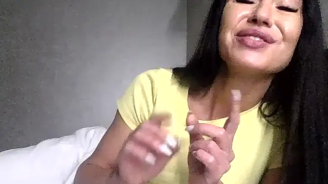 Snapshot of JulianaGold1 chatting on 10/27/25, 09:30 JulianaGold1 online show from 10/27/25, 09:30